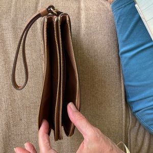 tan/ brown Coach clutch